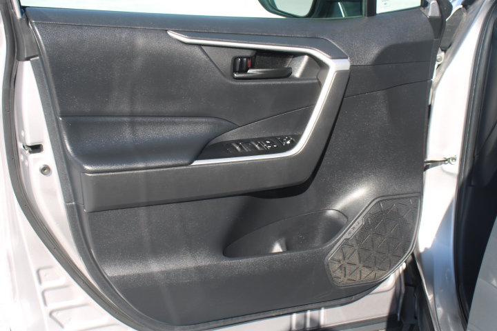 Used 2023 Toyota RAV4 LE AWD/4WD image 10