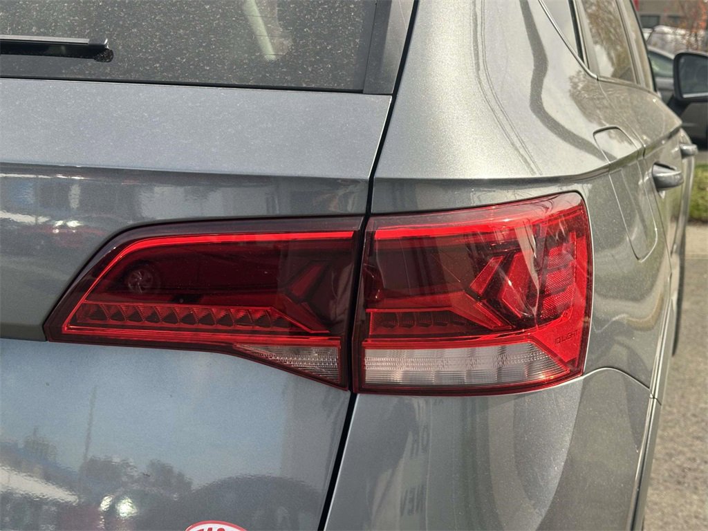 Used 2022 Volkswagen Taos SEL w/ Panoramic Sunroof Package image 10