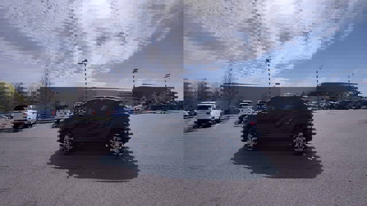 Certified 2025 Hyundai Kona SE image 4