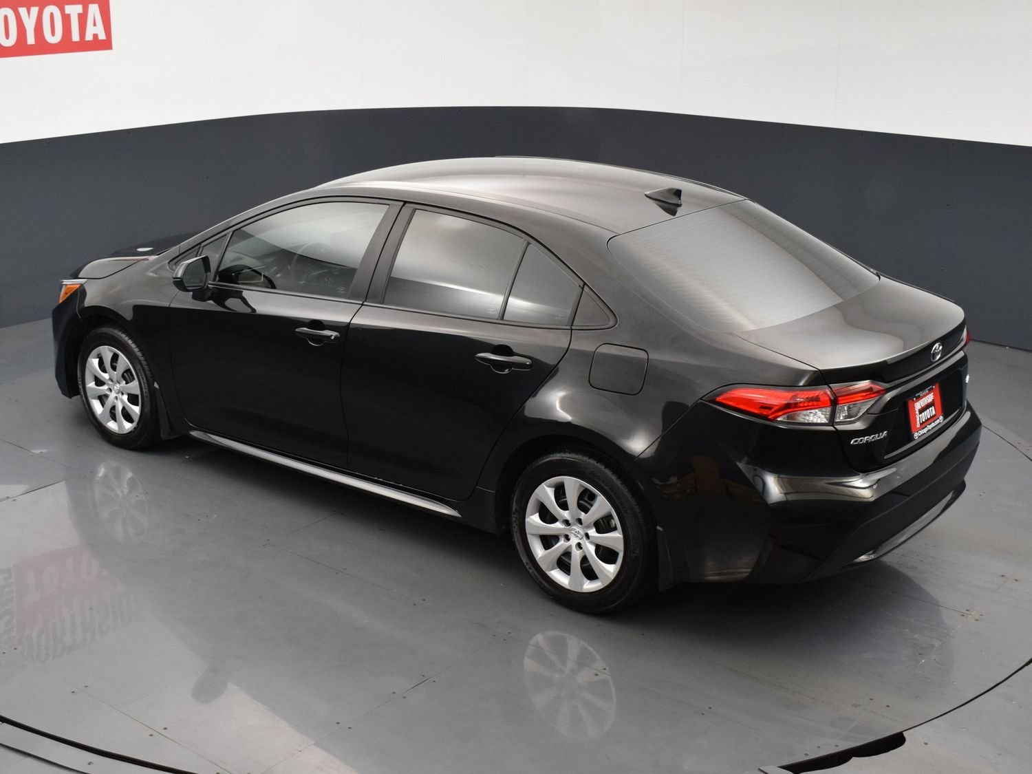 Used 2022 Toyota Corolla LE FWD image 18