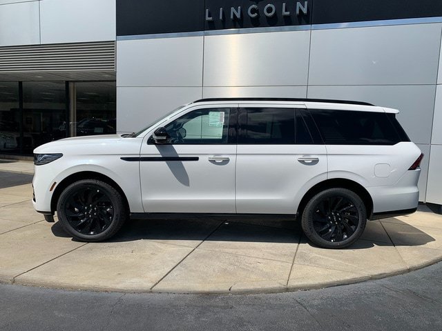 New 2026 Lincoln Navigator Reserve w/ Jet Appearance Package AWD/4WD image 9