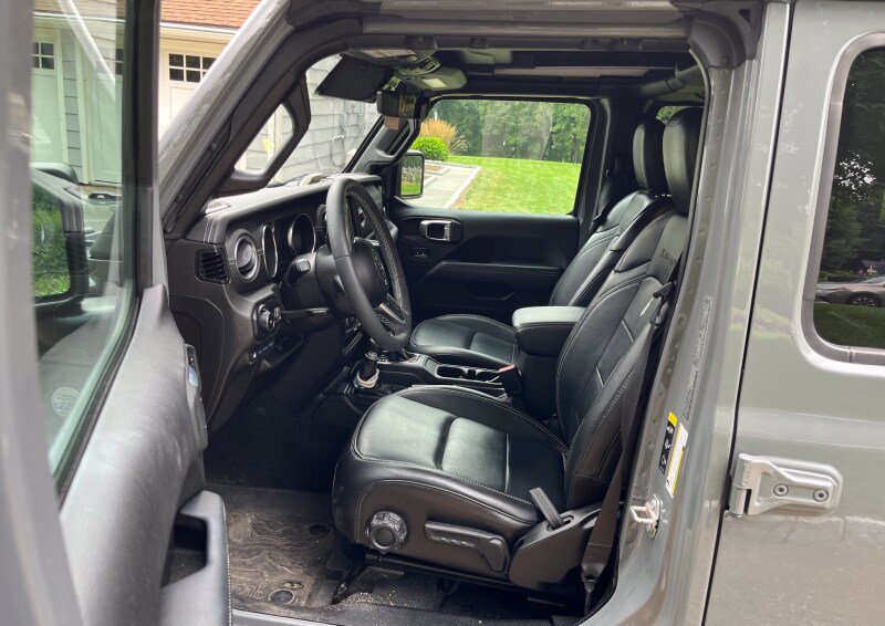 Used 2023 Jeep Wrangler Unlimited Sahara w/ Cold Weather Group AWD/4WD image 9