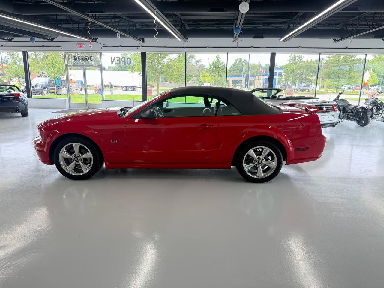 Used 2006 Ford Mustang GT RWD image 8