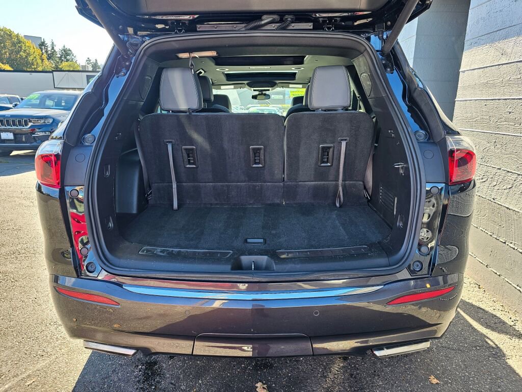 Used 2023 Buick Enclave Essence image 16
