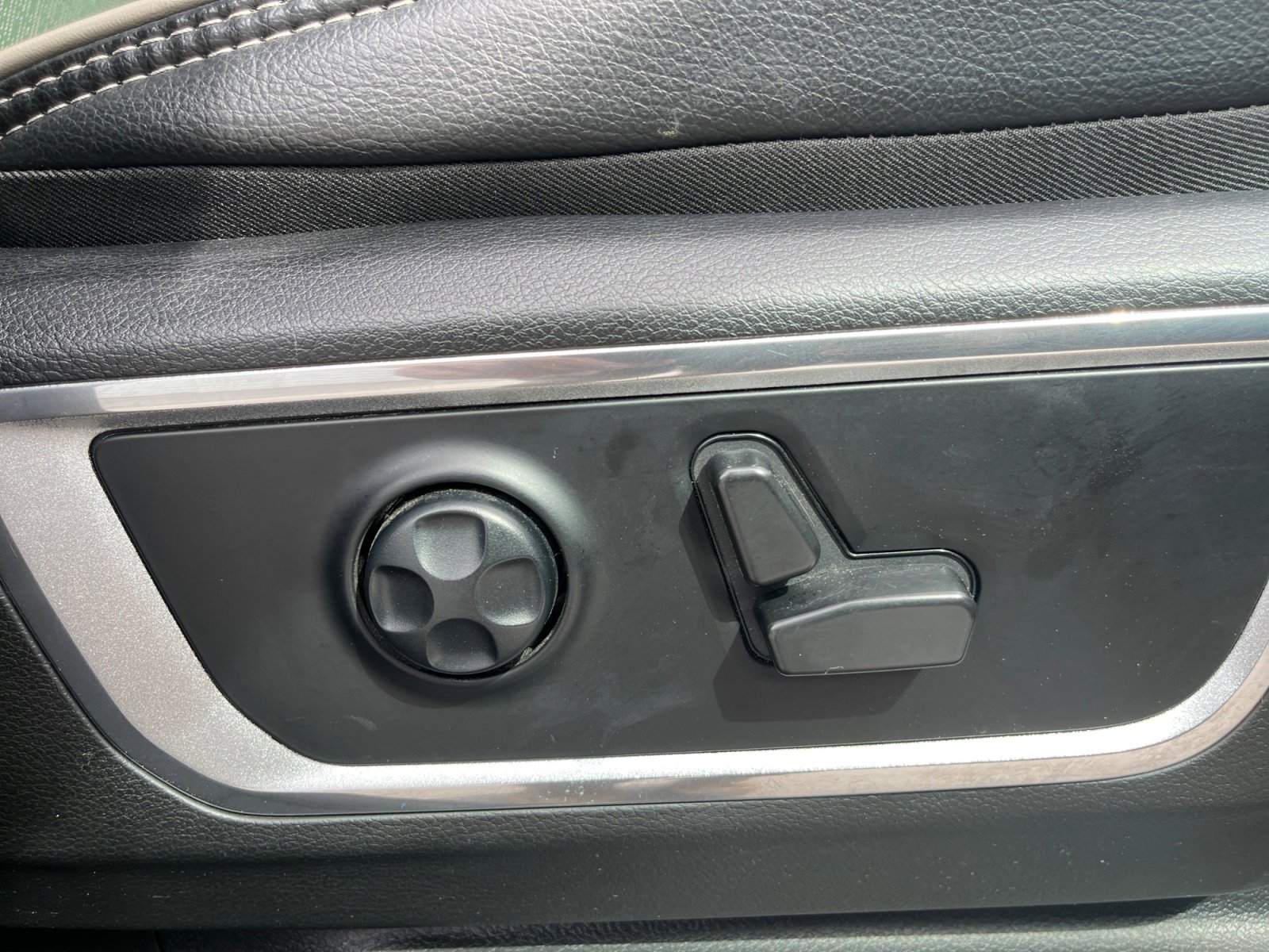 Used 2021 RAM 1500 Laramie AWD/4WD image 28