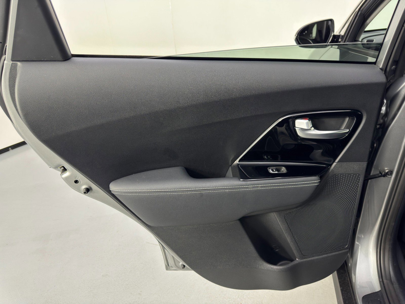 Used 2022 Kia Niro EX w/ Cold Weather Package FWD image 40