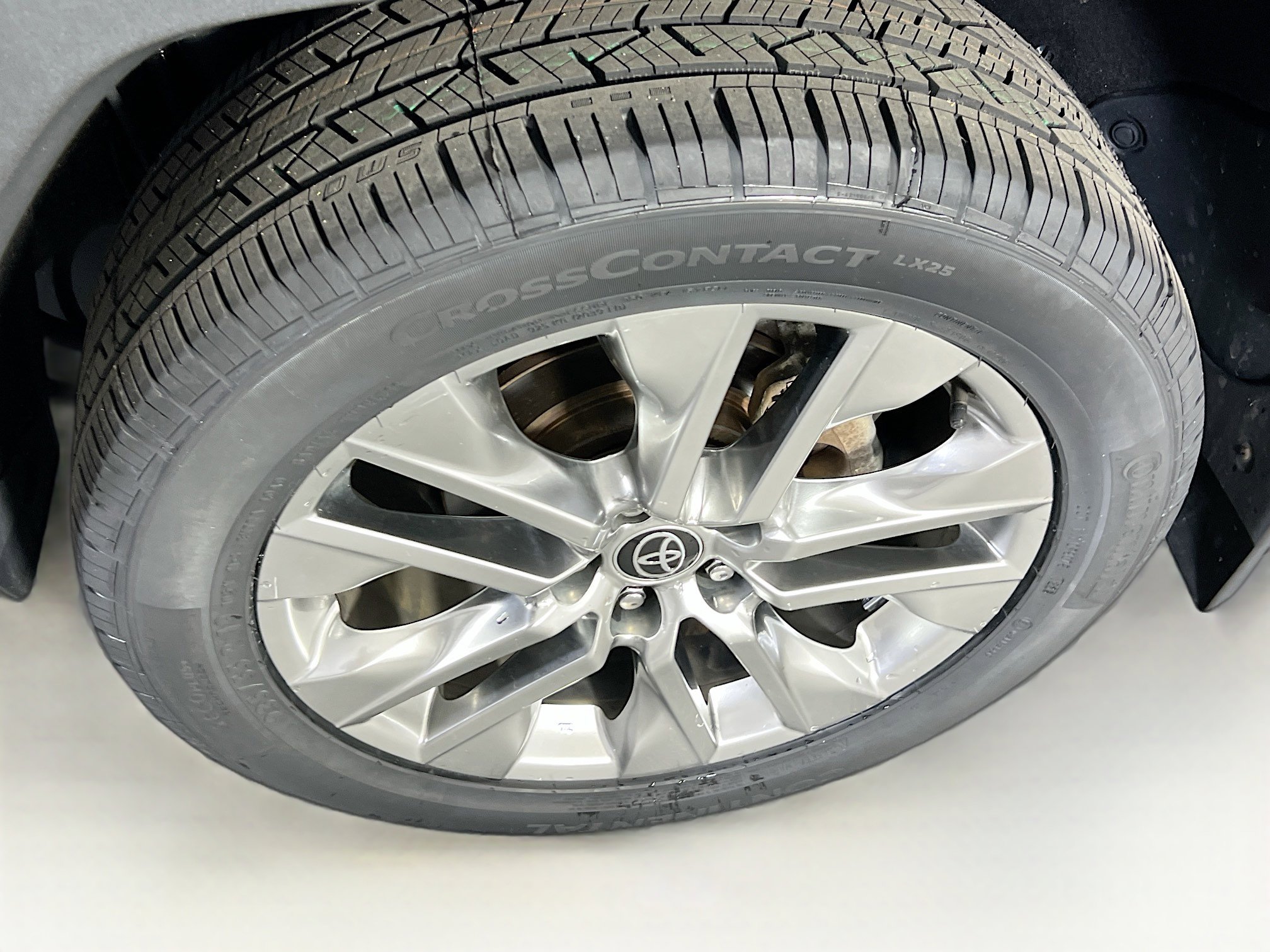 Used 2021 Toyota RAV4 XLE Premium image 30