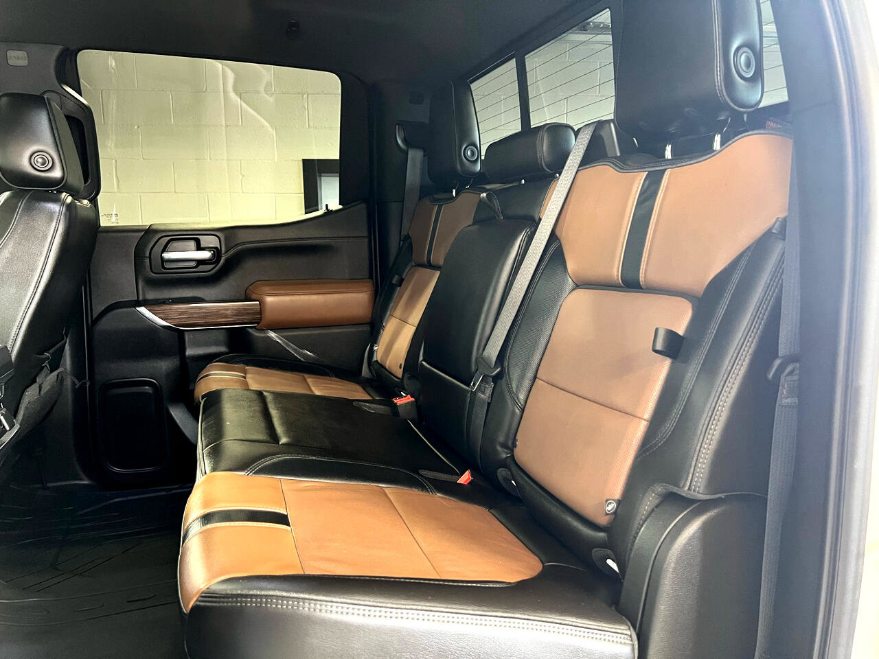 Used 2019 Chevrolet Silverado 1500 High Country image 32