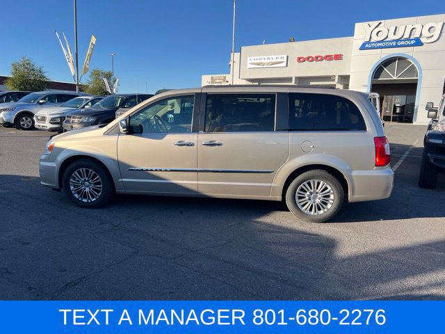 Used 2014 Chrysler Town & Country Touring-L w/ Driver Convenience Group FWD image 2