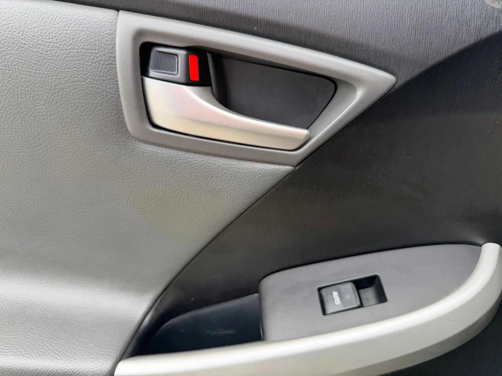 Used 2014 Toyota Prius Two image 31