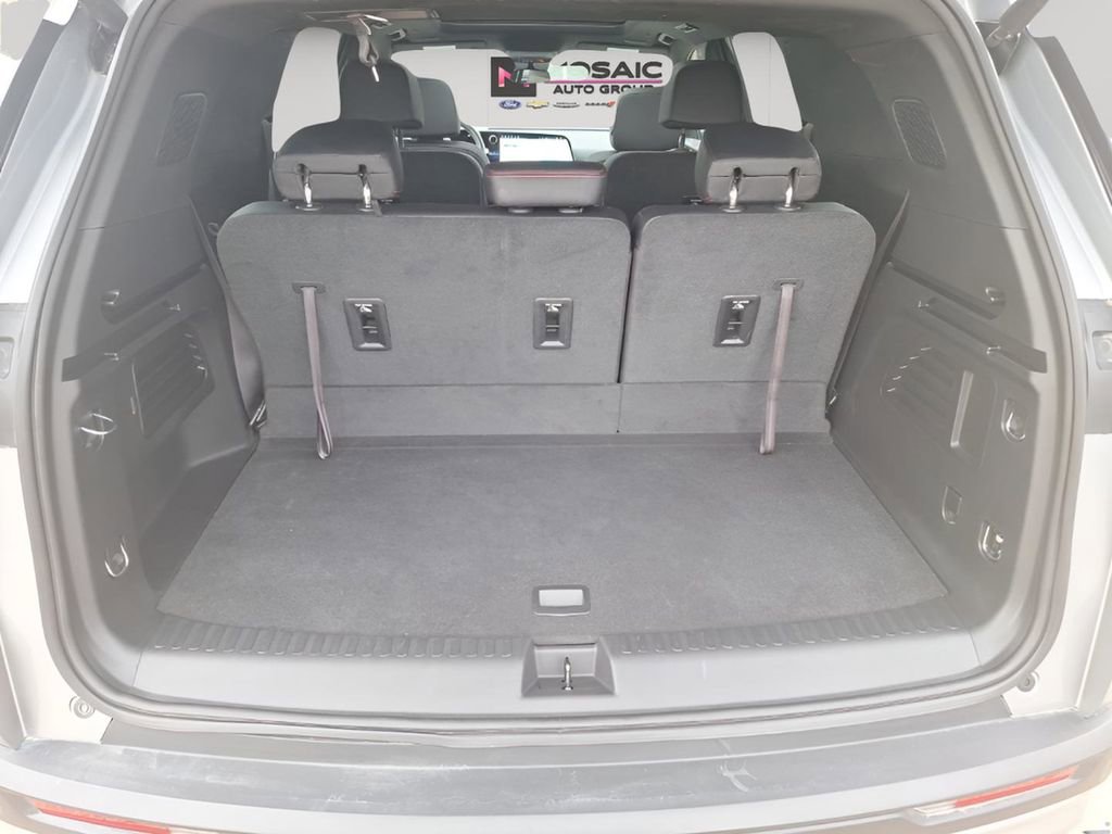 Used 2025 Chevrolet Traverse Z71 image 33