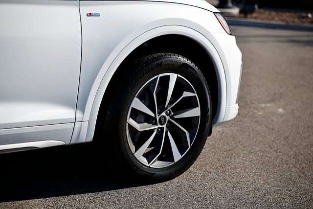 Certified 2025 Audi Q5 2.0T Premium Plus w/ Premium Plus Package image 5