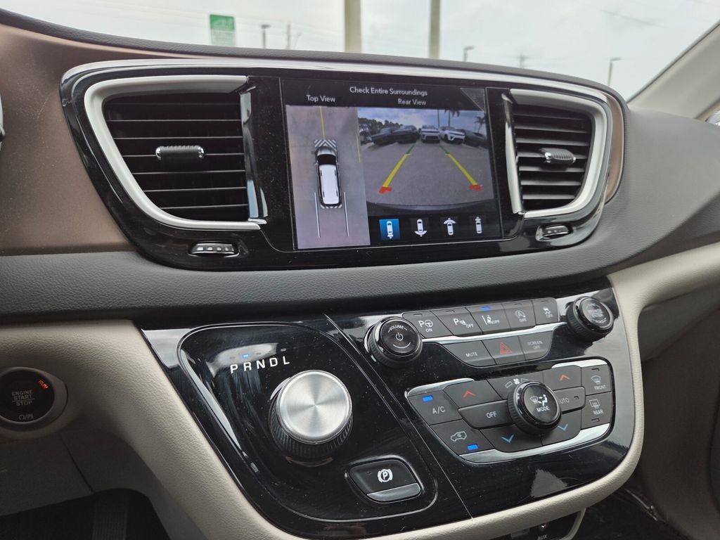 Used 2019 Chrysler Pacifica Touring Plus w/ Advanced Safetytec Group FWD image 32