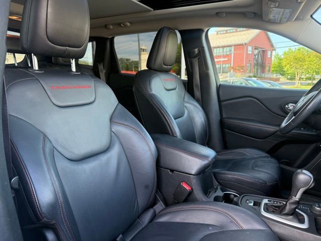 Used 2014 Jeep Cherokee Trailhawk w/ Technology Group AWD/4WD image 27