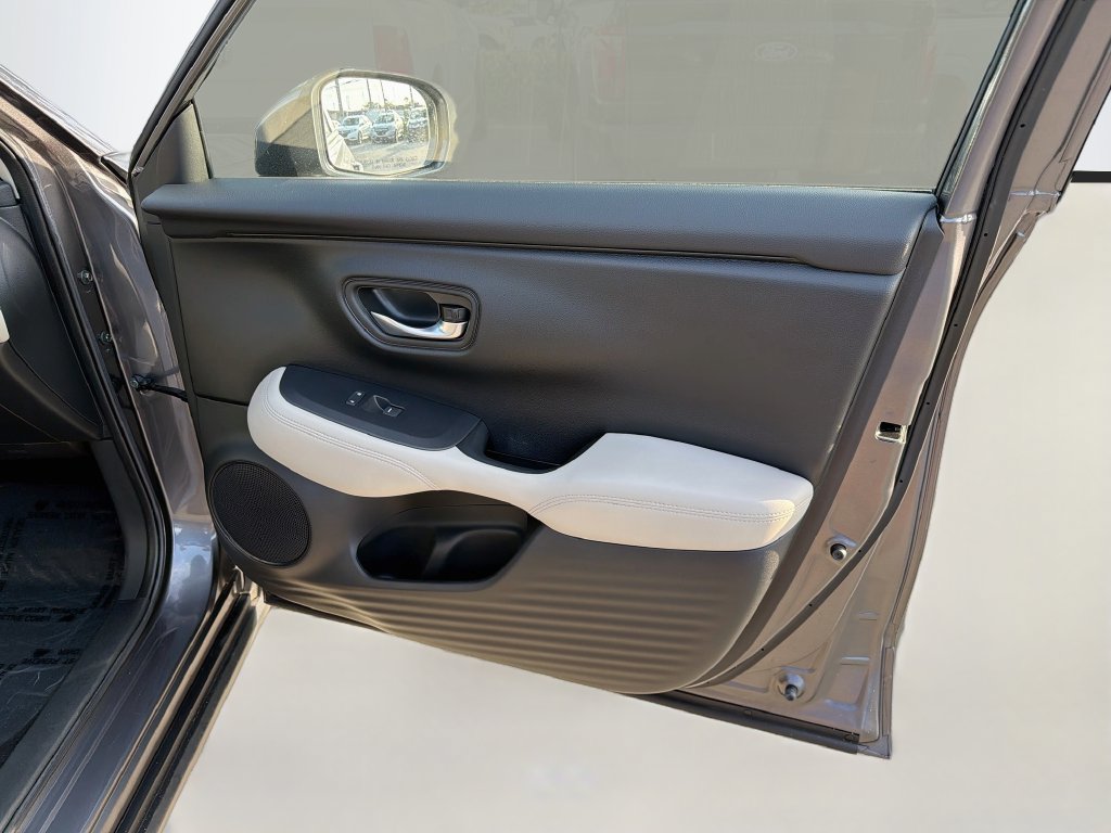 Certified 2025 Honda HR-V LX image 32