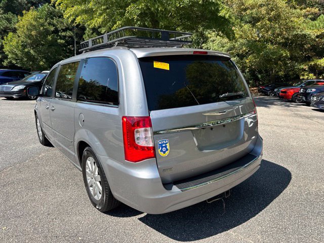 Used 2016 Chrysler Town & Country Touring FWD image 7