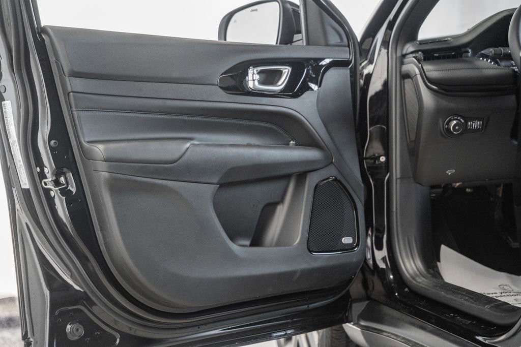 New 2025 Jeep Compass Limited w/ Sun & Sound Group image 36