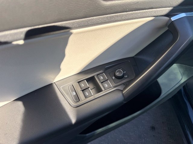 Used 2021 Volkswagen Tiguan SE R-Line AWD/4WD image 9
