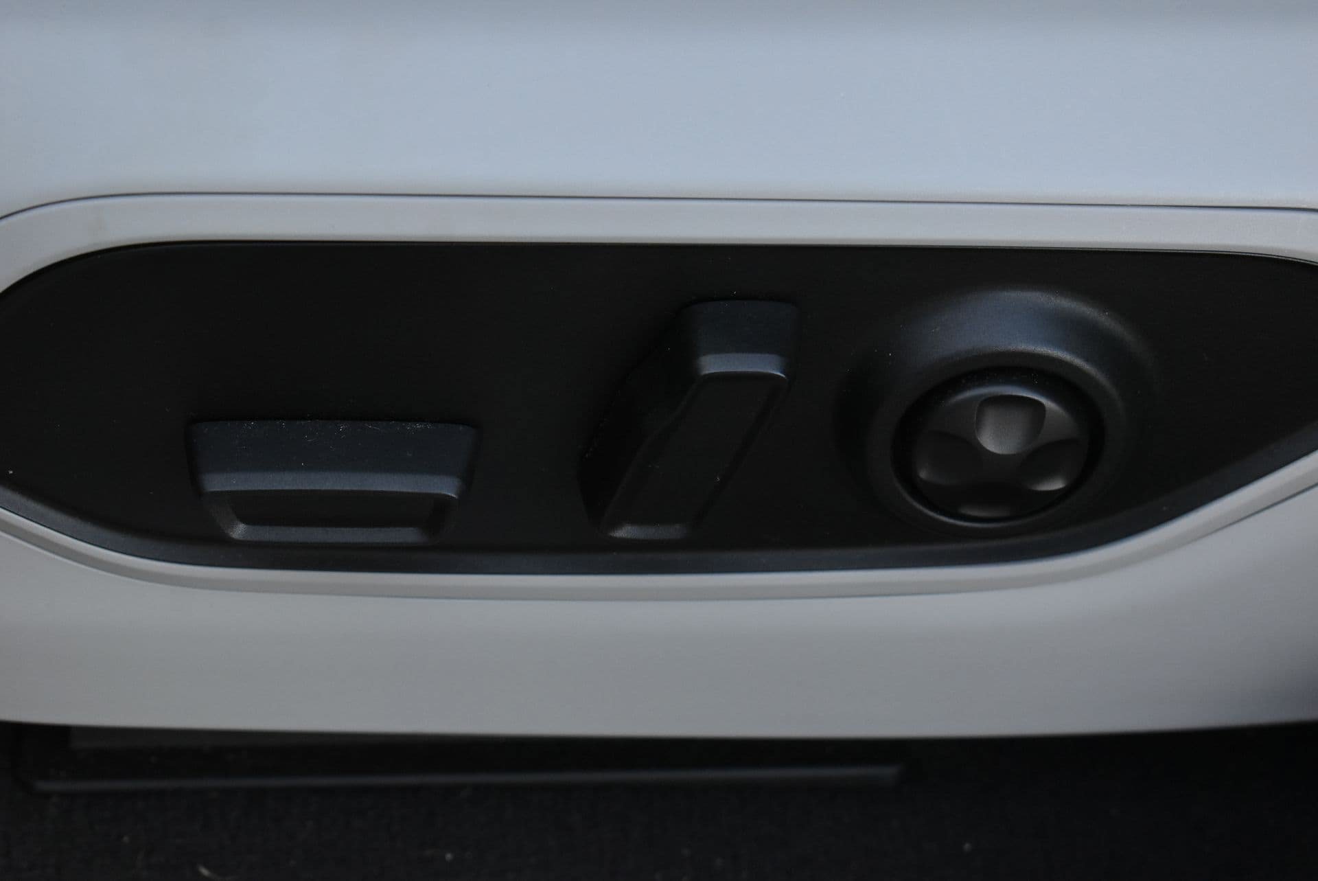 Used 2022 Jeep Grand Cherokee Overland AWD/4WD image 13