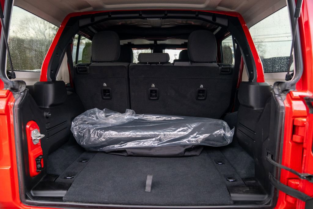 Used 2024 Jeep Wrangler Unlimited Sahara w/ Safety Group image 6