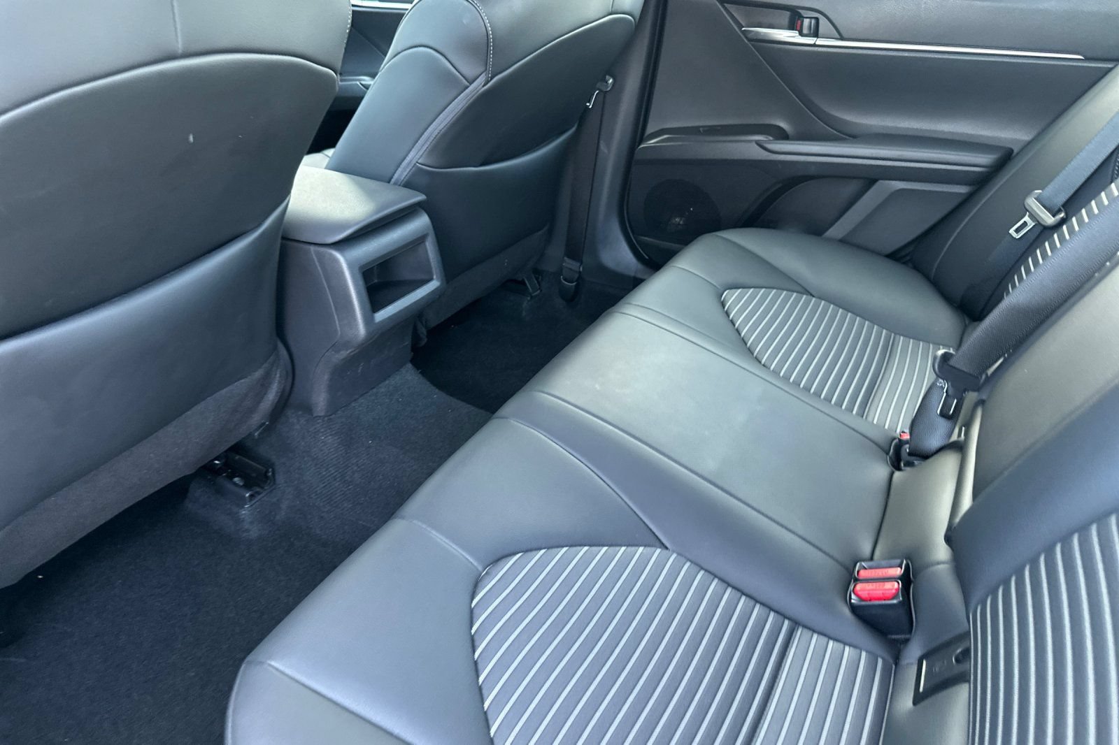 Used 2024 Toyota Camry SE w/ Convenience Package FWD image 12