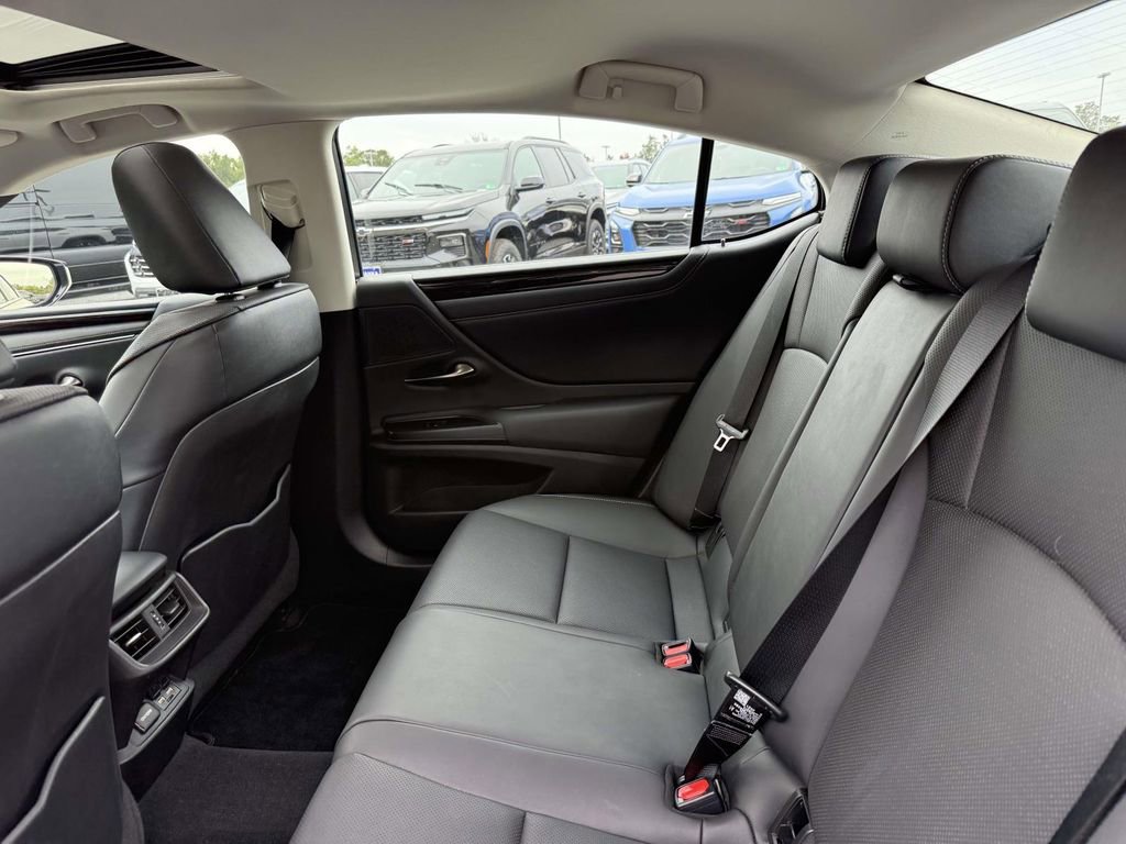 Used 2021 Lexus ES 350 Premium image 17