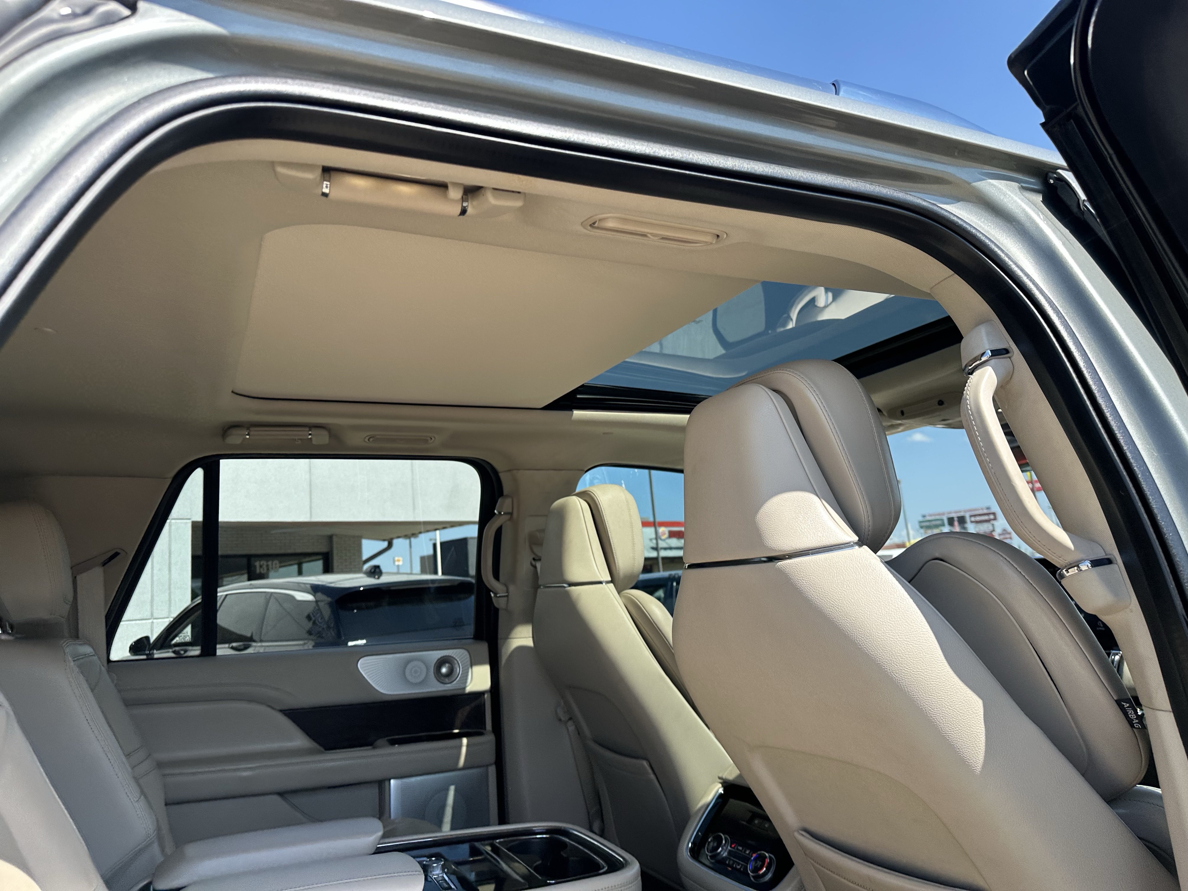 Used 2020 Lincoln Navigator L Reserve w/ Luxury Package AWD/4WD image 7