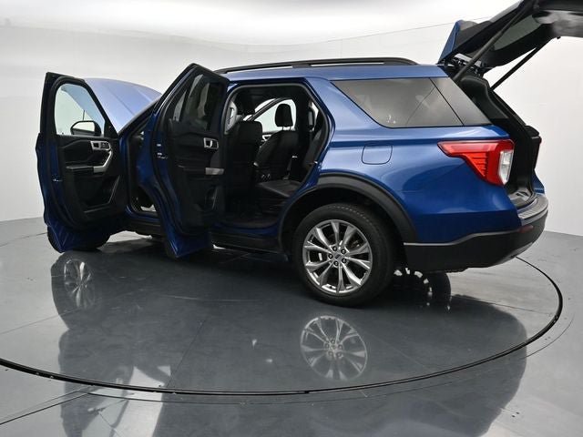 Used 2022 Ford Explorer XLT w/ Equipment Group 202A AWD/4WD image 39
