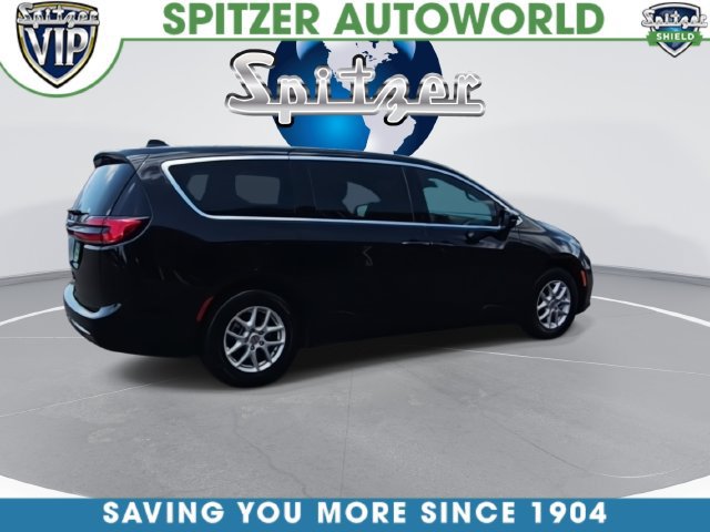 Used 2025 Chrysler Pacifica Select FWD image 8