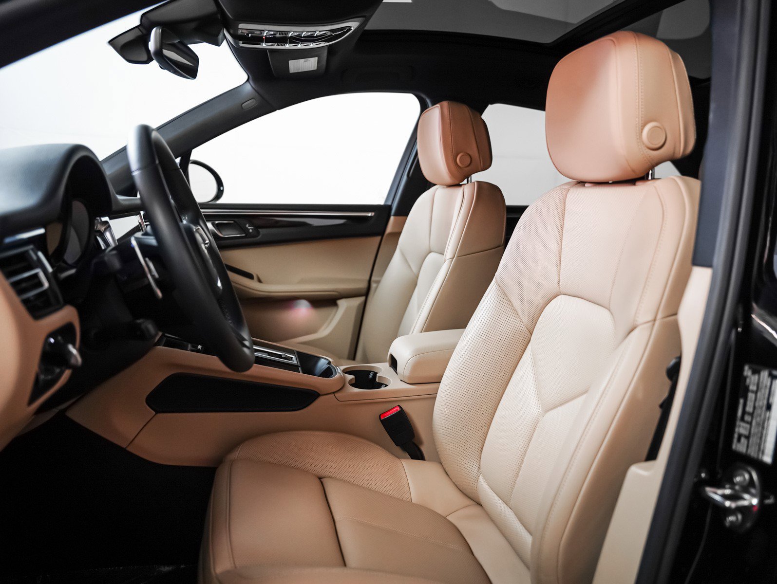 Used 2025 Porsche Macan S image 5