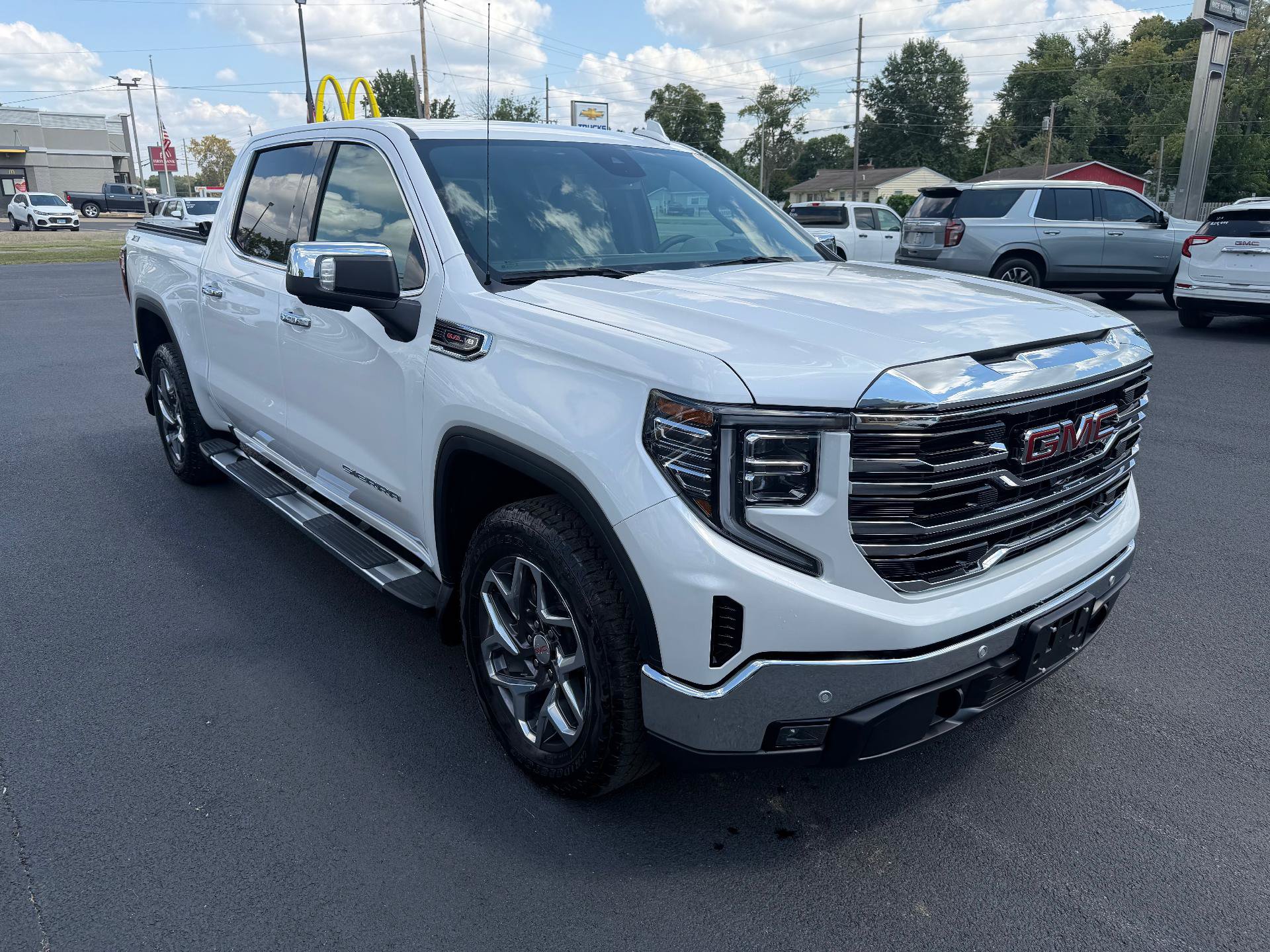 Used 2024 GMC Sierra 1500 SLT w/ SLT Premium Plus Package AWD/4WD image 5
