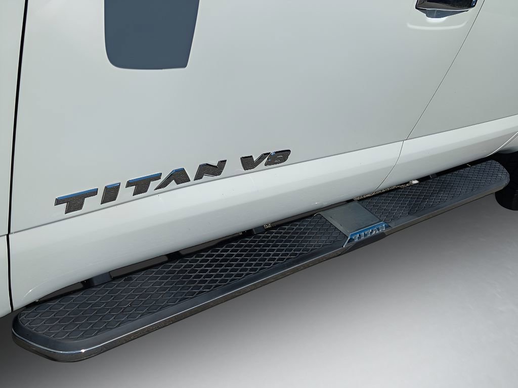 Used 2018 Nissan Titan SL w/ Chrome Package RWD image 9