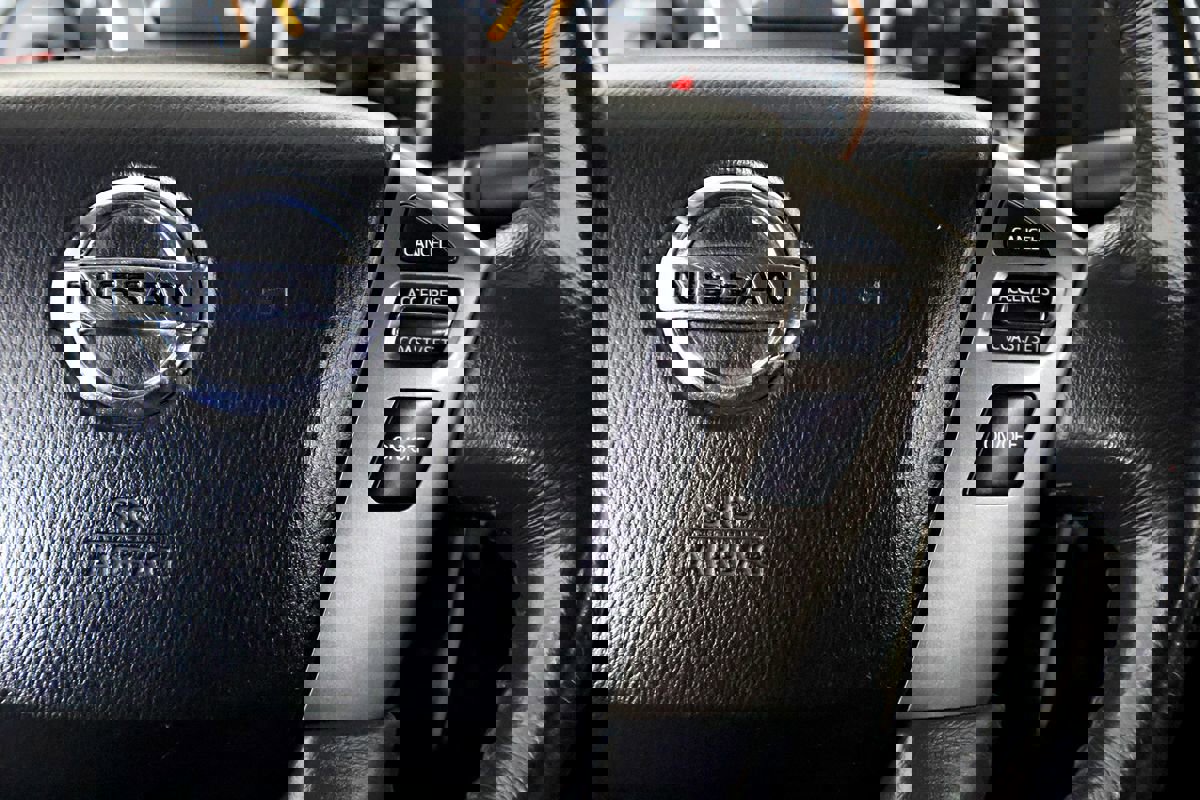 Used 2015 Nissan Titan SV image 40