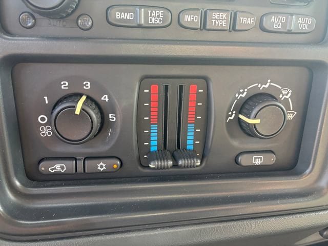 Used 2004 Chevrolet Silverado 2500 LS AWD/4WD image 23