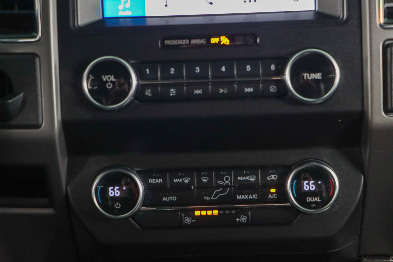 Used 2019 Ford Expedition XLT w/ Equipment Group 201A AWD/4WD image 21