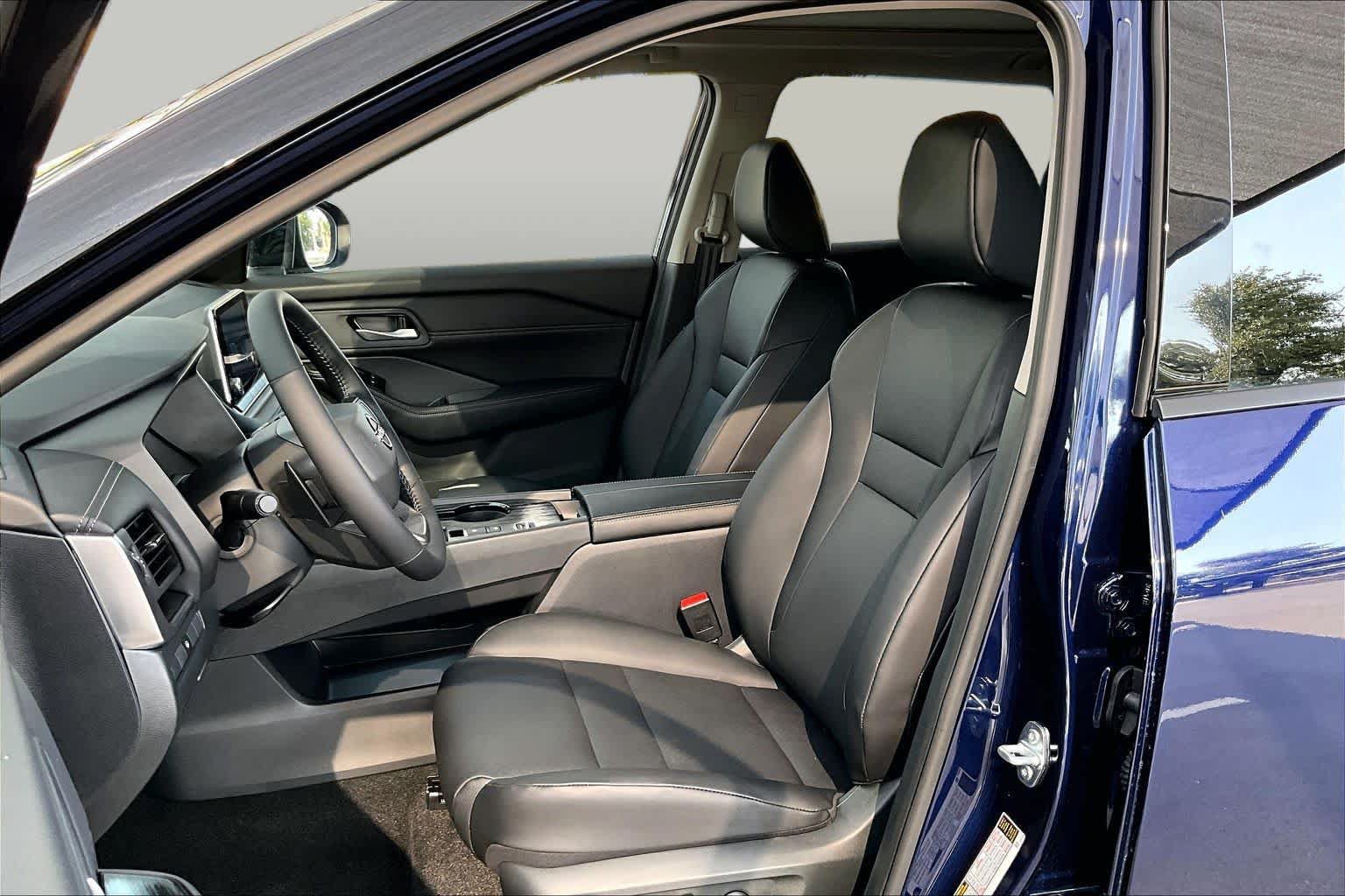 New 2026 Nissan Rogue Dark Armor FWD image 9