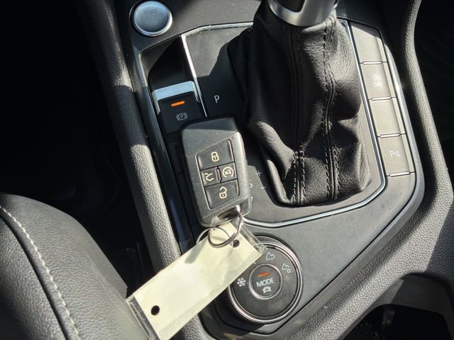 Used 2019 Volkswagen Tiguan SEL R-Line AWD/4WD image 15