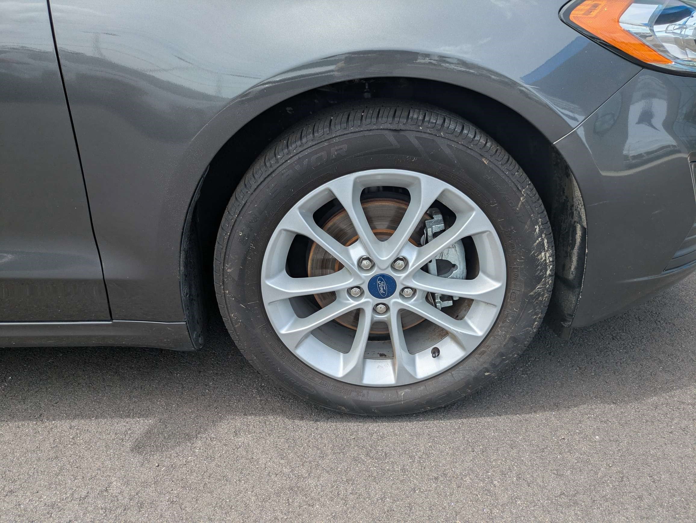 Used 2020 Ford Fusion SE FWD image 15