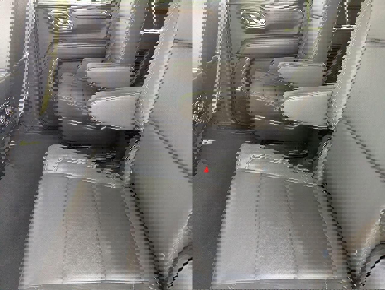 Used 2022 Chevrolet Tahoe LT w/ Luxury Package AWD/4WD image 17