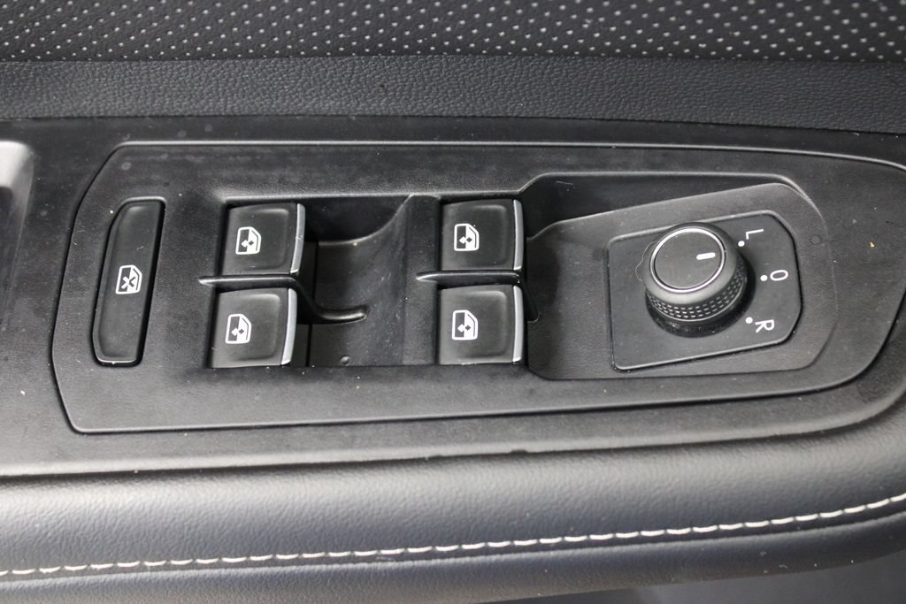 Used 2024 Volkswagen Atlas SE AWD/4WD image 12