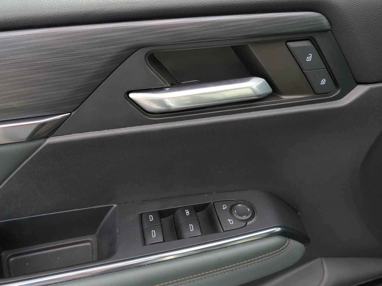 Used 2024 GMC Acadia AT4 w/ LPO, Floor Liner Package image 18