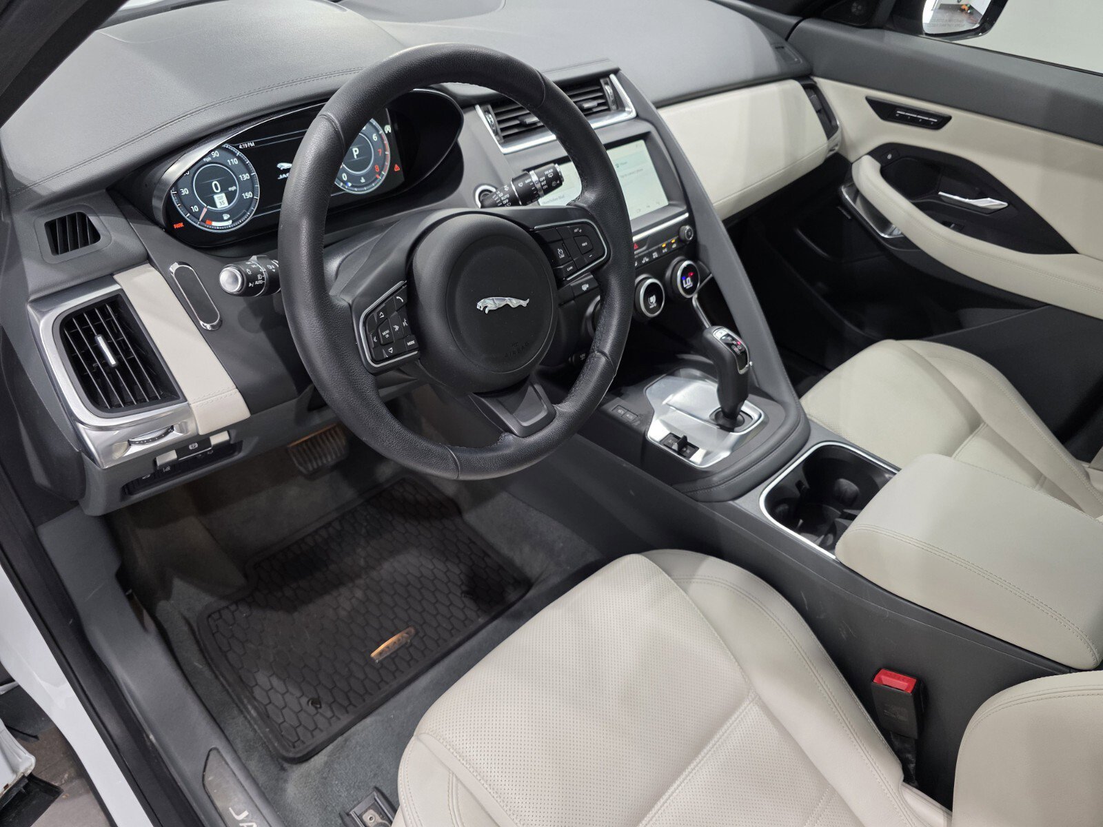 Used 2020 Jaguar E-PACE SE image 6