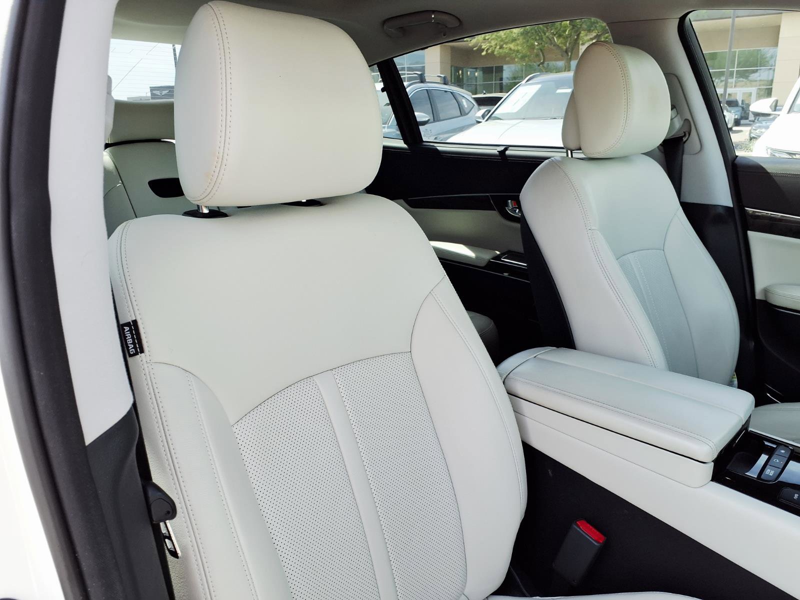 Used 2017 Kia K900 Luxury RWD image 12
