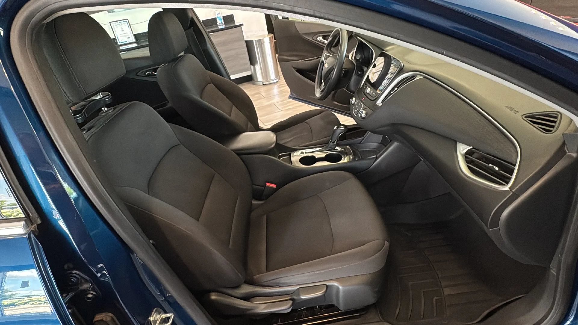 Used 2019 Chevrolet Malibu LS w/ LPO, Convenience Package 2 FWD image 17