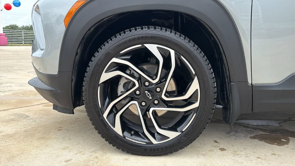 Used 2025 Chevrolet TrailBlazer RS w/ Convenience Package FWD image 9