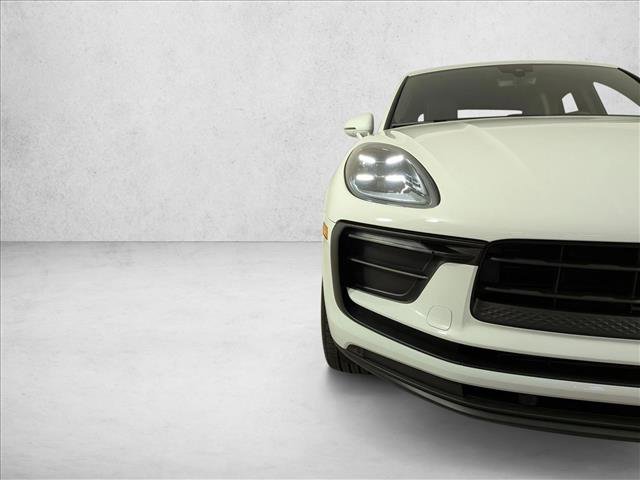 Certified 2025 Porsche Macan AWD/4WD image 12