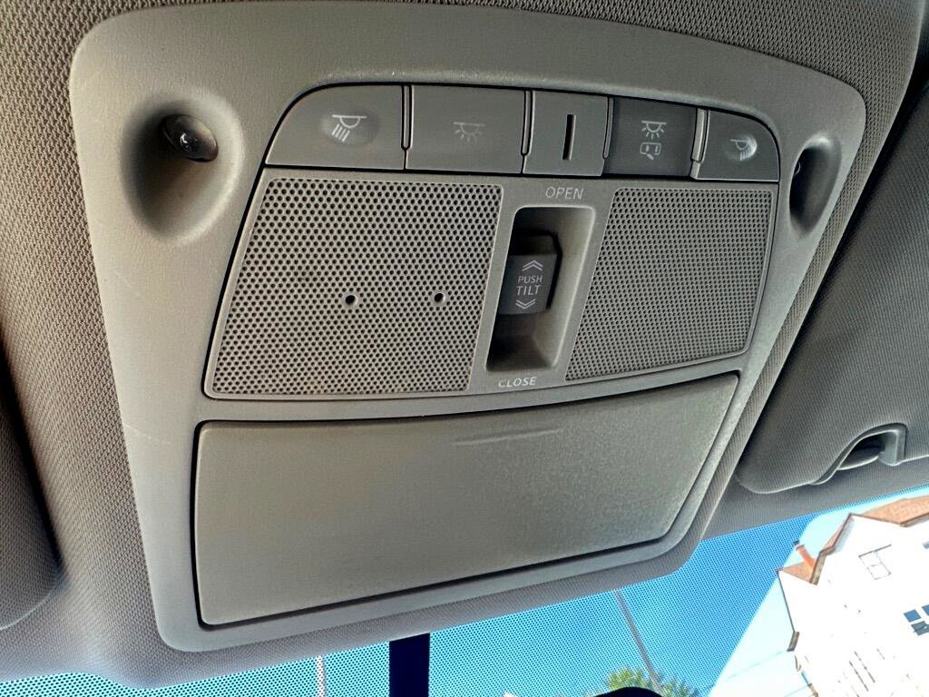 Used 2017 Nissan Rogue SV image 37
