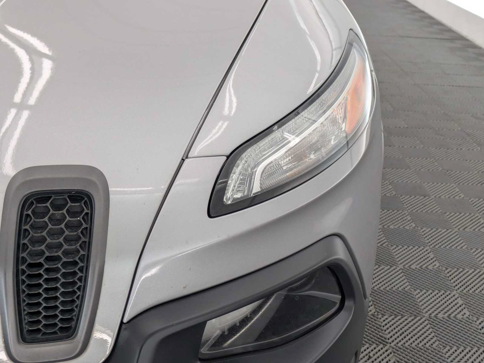 Used 2015 Jeep Cherokee Trailhawk w/ Comfort/Convenience Group AWD/4WD image 10