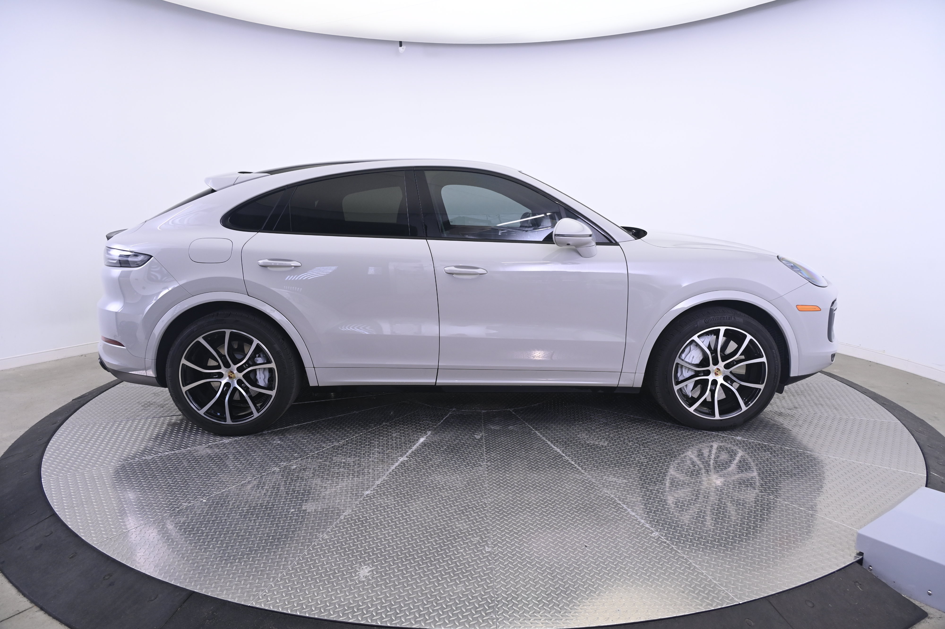 Certified 2023 Porsche Cayenne Turbo AWD/4WD image 8