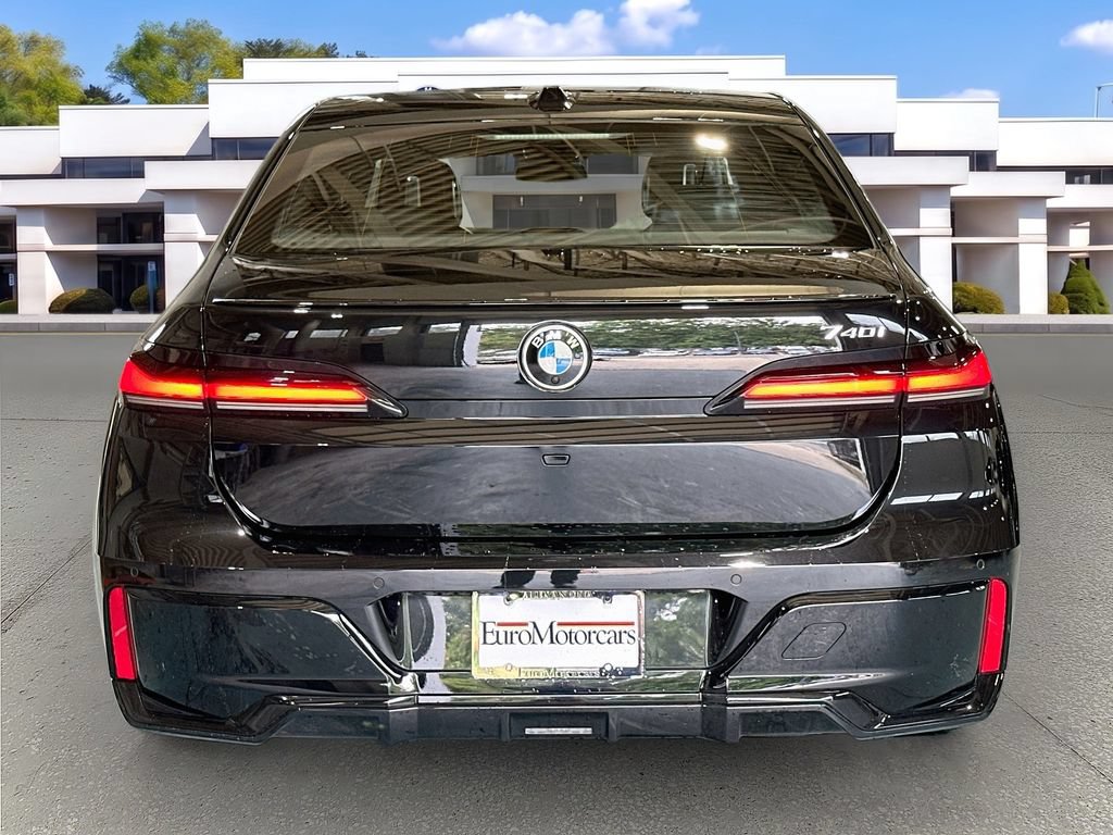 Used 2024 BMW 740i w/ Premium Package RWD image 6